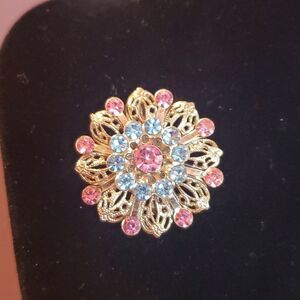 Vintage Brooche Pin, Very Pretty, Excellent Condition!